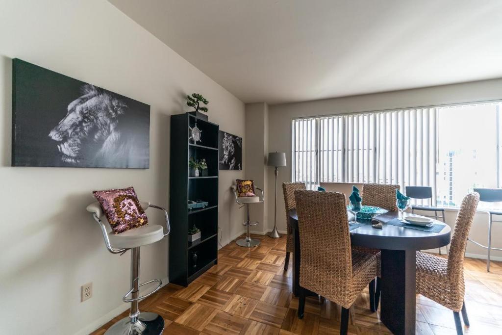 Spacious Charming Condo With Great Views Near The Grove Los Angeles Exterior photo