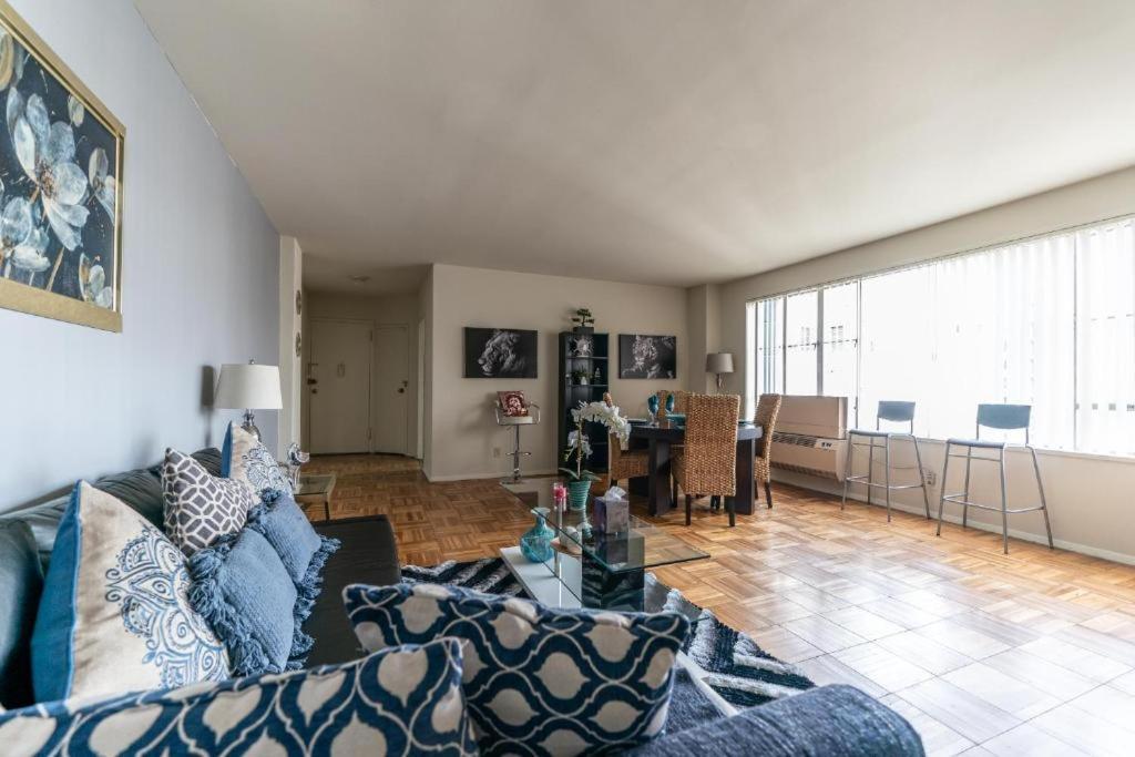 Spacious Charming Condo With Great Views Near The Grove Los Angeles Exterior photo