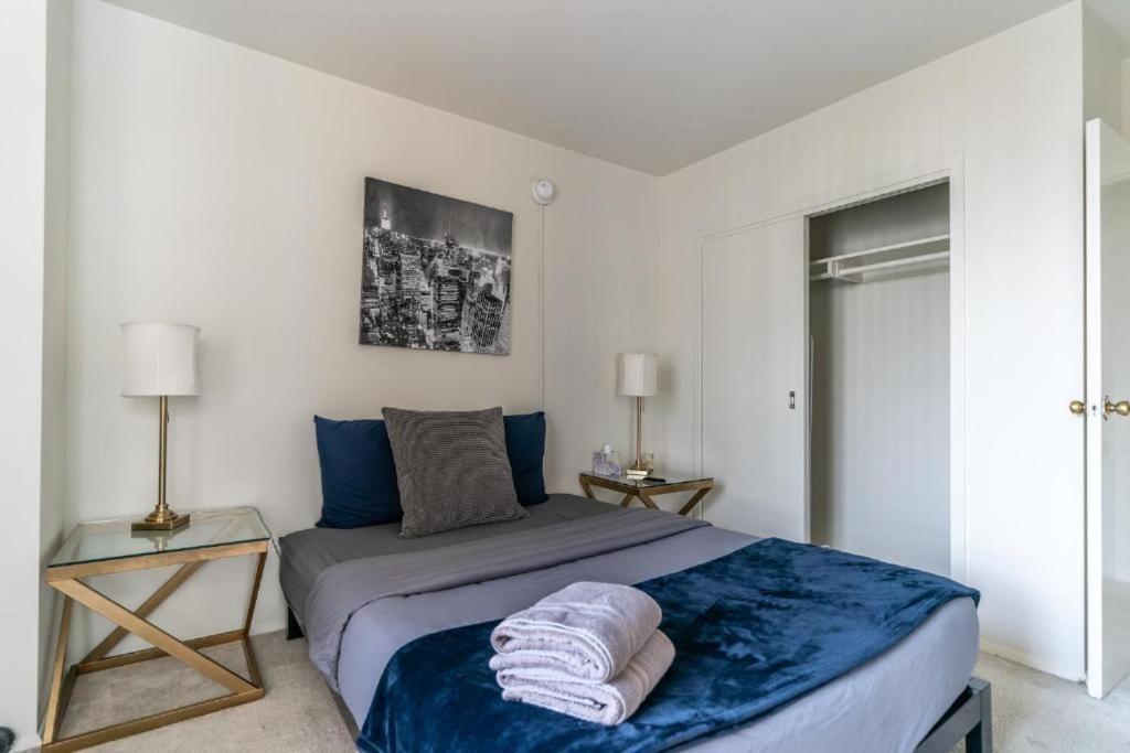 Spacious Charming Condo With Great Views Near The Grove Los Angeles Exterior photo